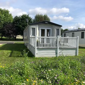 https://lake-vista-lodge-with-hot-tub.yorkshirehotels.net