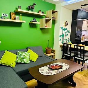  Apartment Luxury Oasis In Absolute Center Of